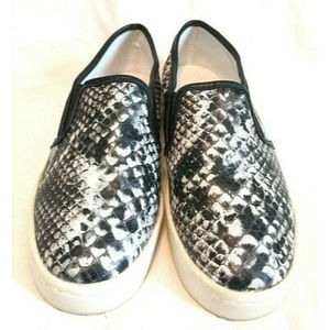 REPORT Women's size 6.5 Slip On Sneaker Shoes Flats Snakeskin Print Black White